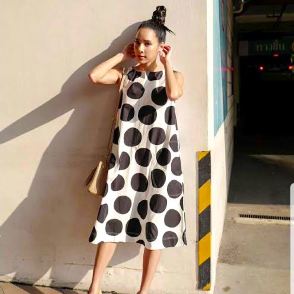 Marimekko for Uniqlo Kivet sleeveless dress in black and white size M.